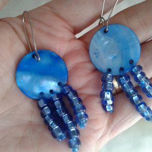 kolczyki niebieskie koła z masy perłowej